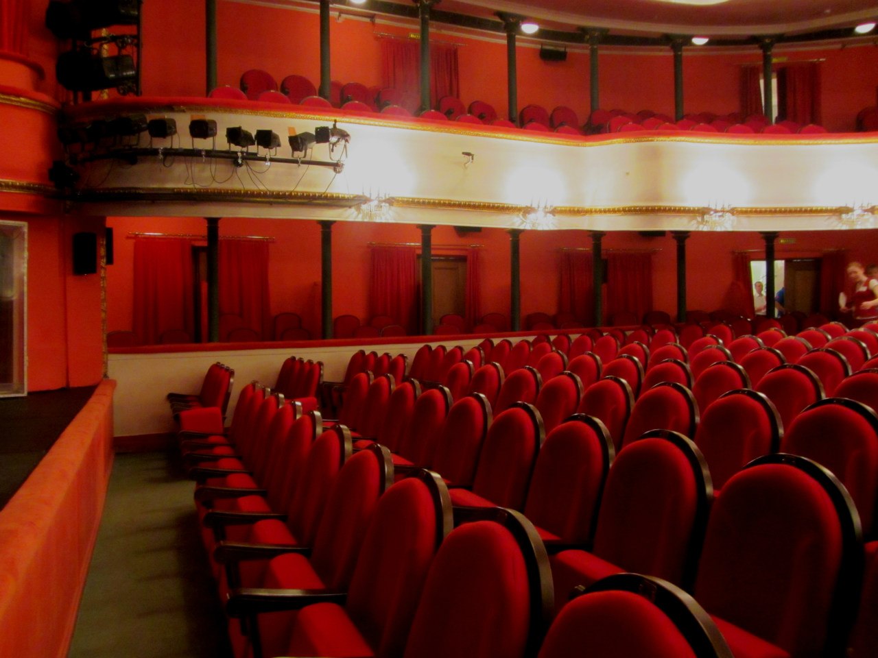 театр маяковского зрительный зал расположение мест