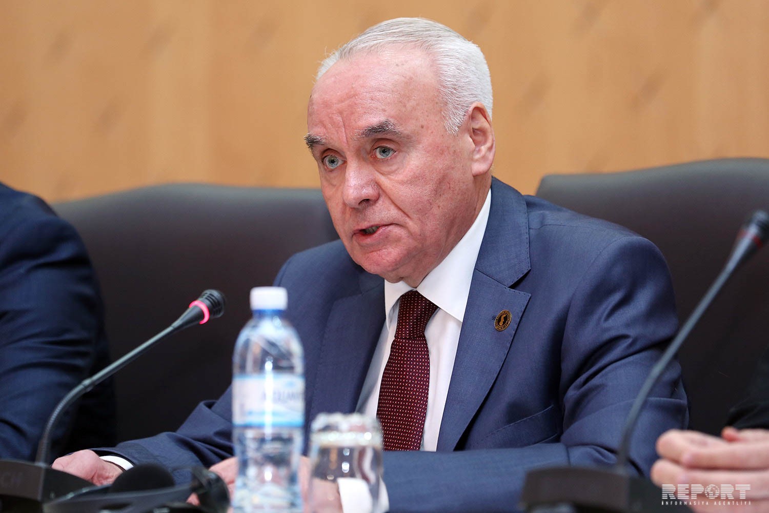 Министра иностранных дел Азербайджана Махмуд Мамедгулиев.