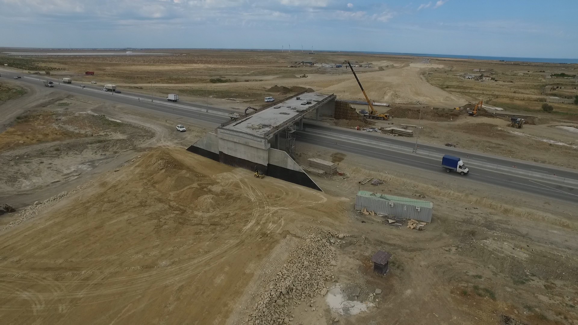 Баку граница с Россией. Ağdamda yarimstansiya tikintisi. Сухопутная дорога в азербайджан