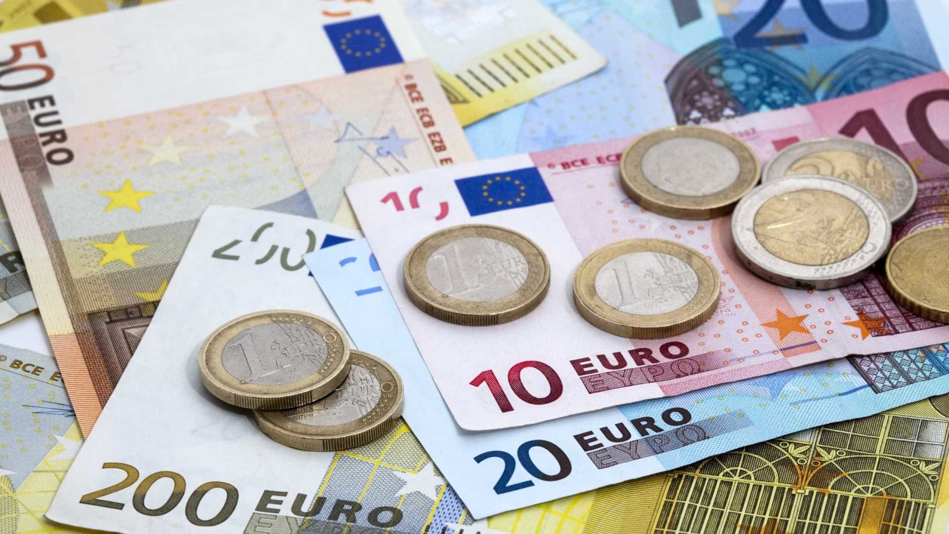Иностранная валюта евро. Евро валюта фото. Денежный транш. Двести евро. Инфляция.