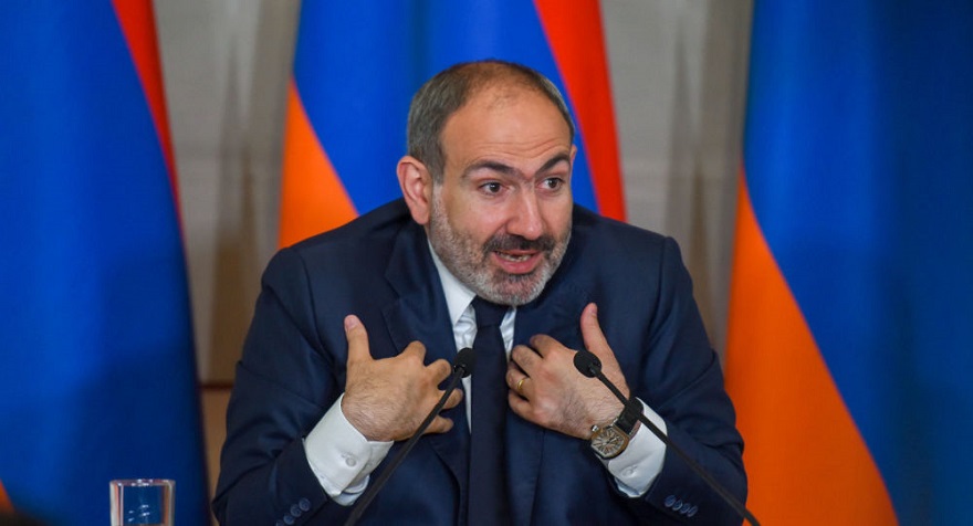 История с ручкой. Почему над Пашиняном смеется вся Армения в обзоре Media.Az