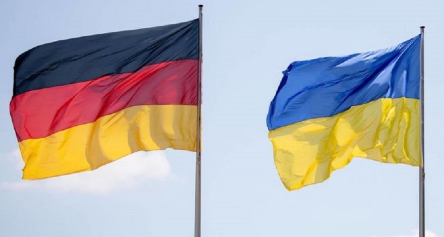 Германия против украины. Германия Украина. Флаги Украины на улицах Германии. Власти Украины. Поддержка Украины.