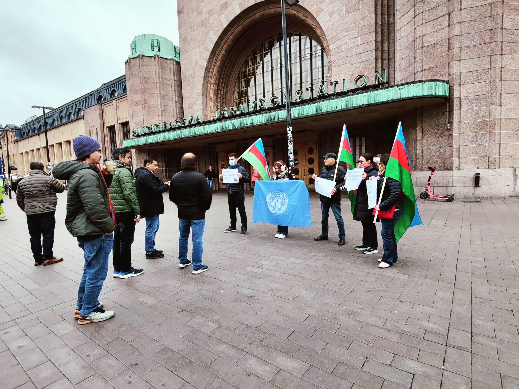 Закрыли диаспору. Азербайджан против Армении.