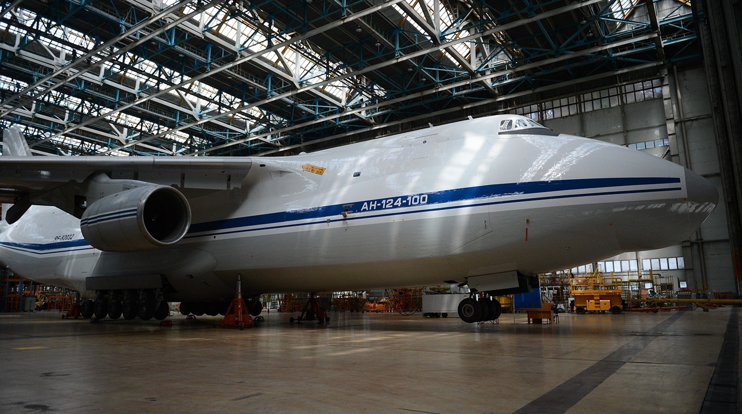 Где новый самолет. Антонов АН-124-100. АН-124 шасси.