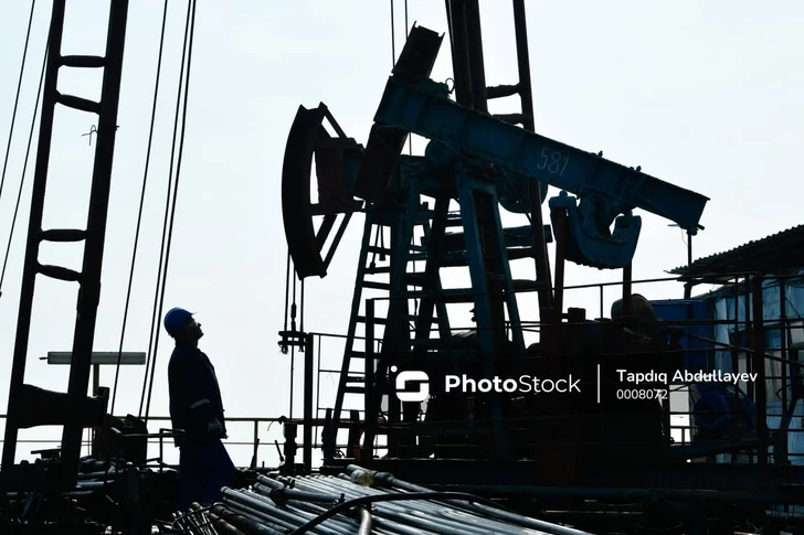 На мировых рынках зафиксировано снижение цены нефти Azeri Light