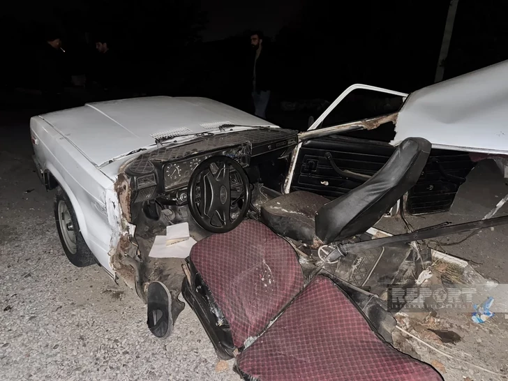 В Самухском районе автомобиль разорвало пополам после столкновения со столбом