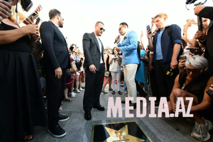 Media.az - Новости Азербайджана - Керем Бюрсин получил именную звезду на Sea Breeze Walk of Fame