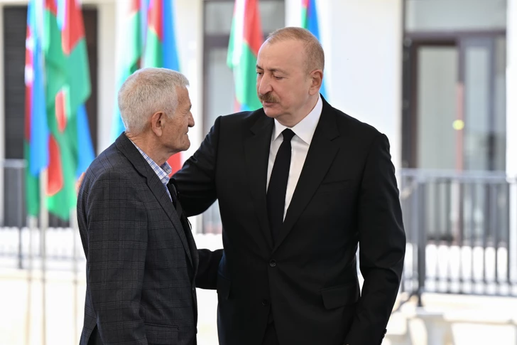 Media.az - Новости Азербайджана - Президент Ильхам Алиев встретился с семьями, переехавшими в первый жилой комплекс в городе Зангилан