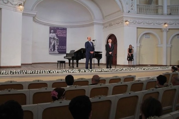 В Баку стартовал конкурс вокалистов имени Бюльбюля