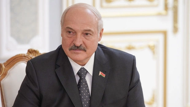Лукашенко пригрозил распустить непослушное правительство