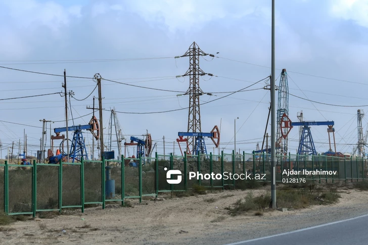 Нефть Azeri Light продолжает терять в цене на мировых торгах