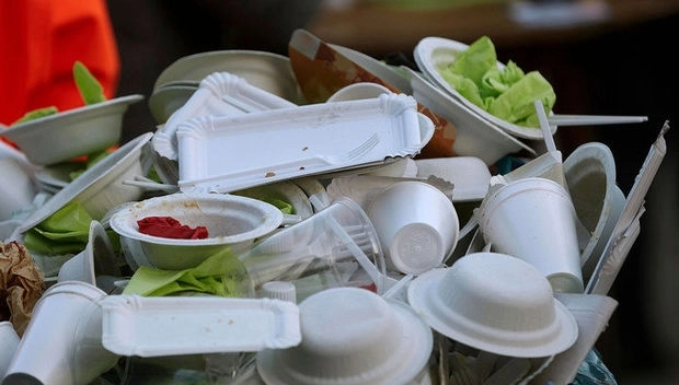 В Европе хотят запретить пластиковую посуду