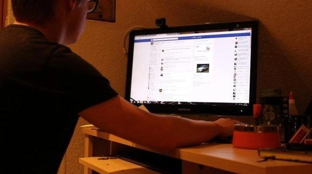 Депутат: «Facebook» разрушает семьи