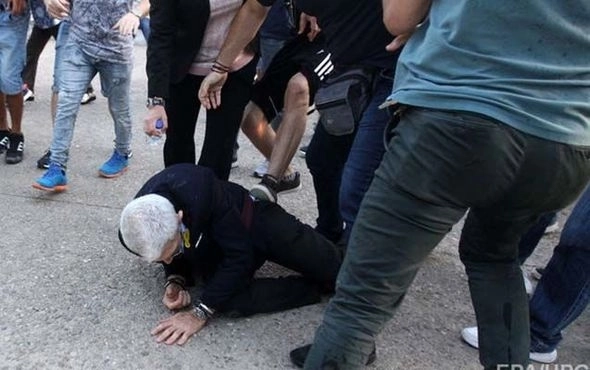 Престарелый мэр греческих Салоник подвергся избиению – ФОТО + ВИДЕО
