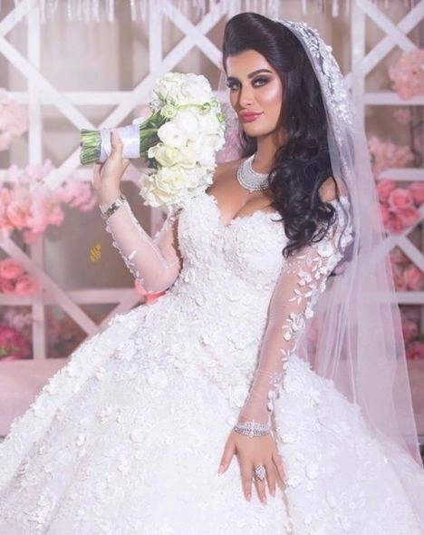 Азербайджанская модель на один день стала женой дубайского шейха