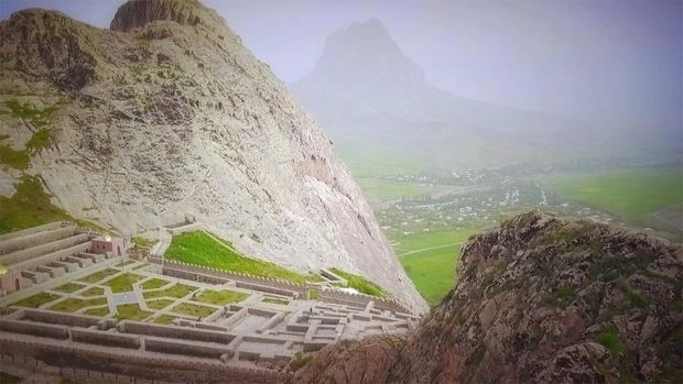 Euronews показал «змеиную» гору в Азербайджане – ВИДЕО