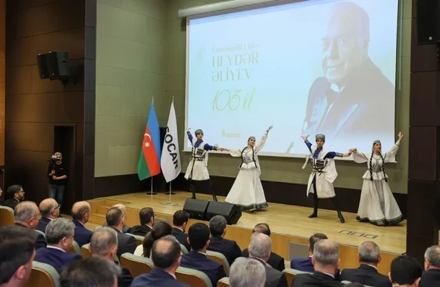 Media.az - Новости Азербайджана - В SOCAR отметили 103-ю годовщину со дня рождения Гейдара Алиева