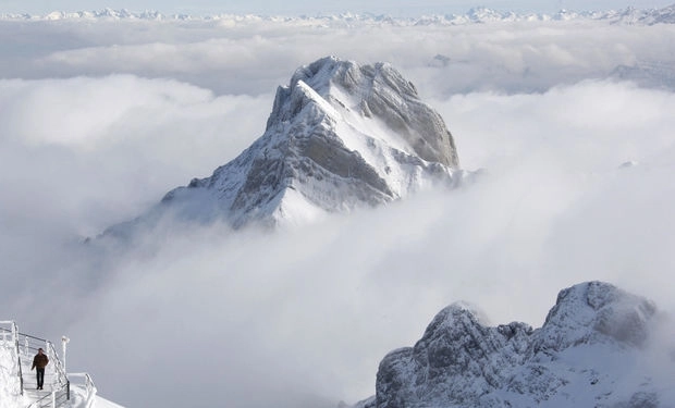 Четверо туристов погибли и ещё 10 пострадали в Альпах