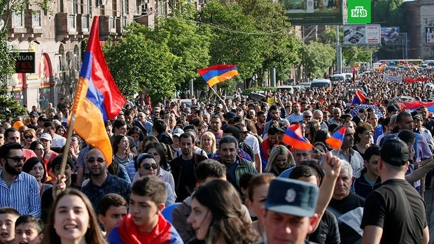 В центре Еревана проходит митинг оппозиции