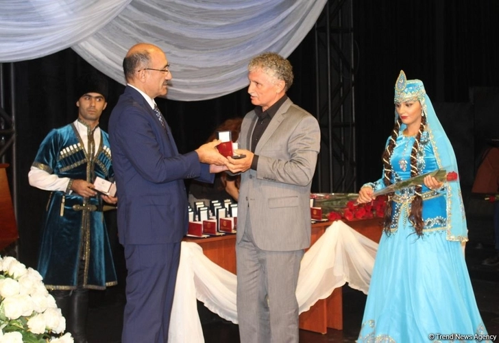 В Баку состоялось награждение театральных деятелей - ФОТО