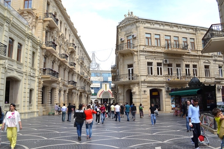 ИВ Сабаильского района недовольно рядом СМИ и предпринимателей Баку