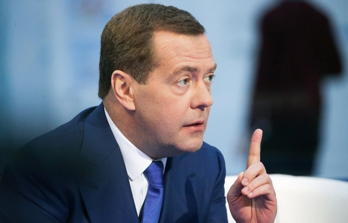 Медведев предупредил россиян о непростых годах