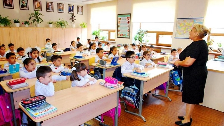 Управление образования города Баку: В том, что в русском секторе не хватает мест,  виноваты родители