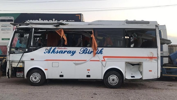 В Турции перевернулся автобус со школьниками