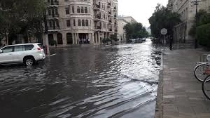 МЧС прокомментировало последствия сильного ливня в Баку