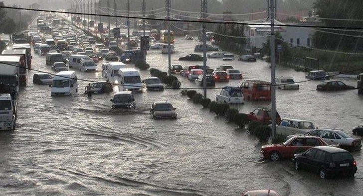 Бакинская мэрия назвала виновных в наводнении