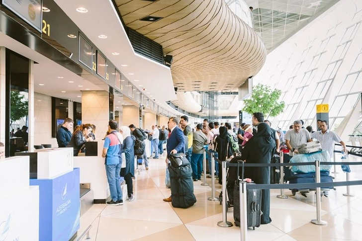 В аэропорту Гейдар Алиев туристам будут преподнесены подарочные наборы