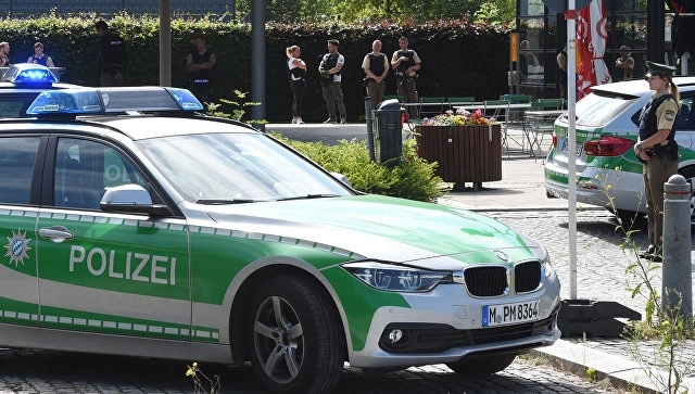 В Германии неизвестный напал с ножом на прохожих