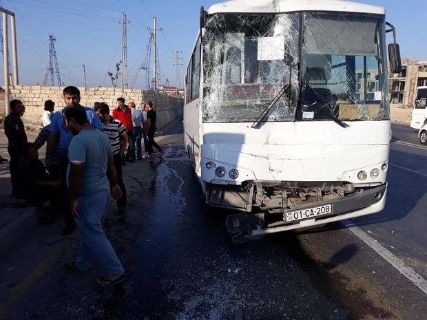 Очередная автобусная авария в Баку – ФОТО