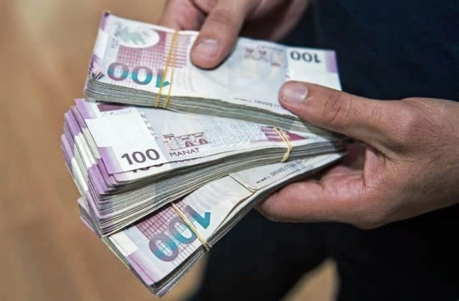 Среднемесячная зарплата в Азербайджане повысилась