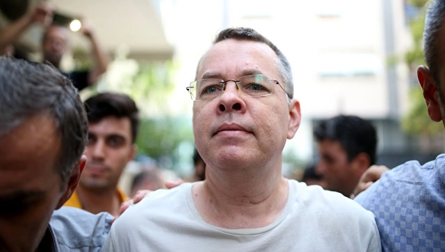 Освобожденный в Турции американский пастор Брансон вылетел из Измира