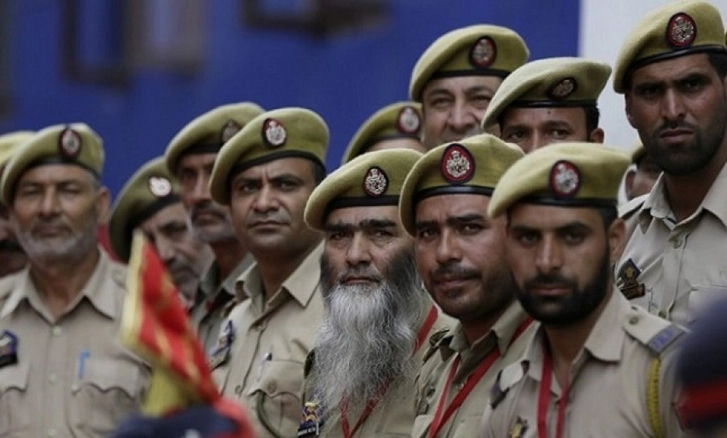 Полицейским в Индии запретили широко улыбаться