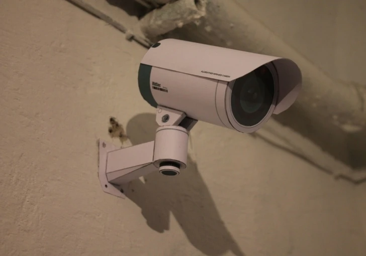 В Баку кража в магазине попала на камеру – ВИДЕО
