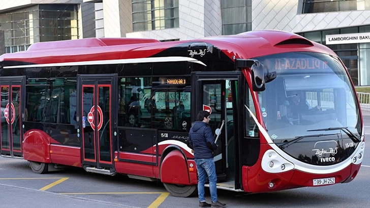 Автобусные гонки: Cтолкнулись 3 автобуса компании «Baku Bus» – ВИДЕО