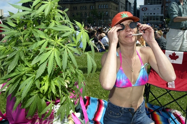 Канадцам разрешили марихуану