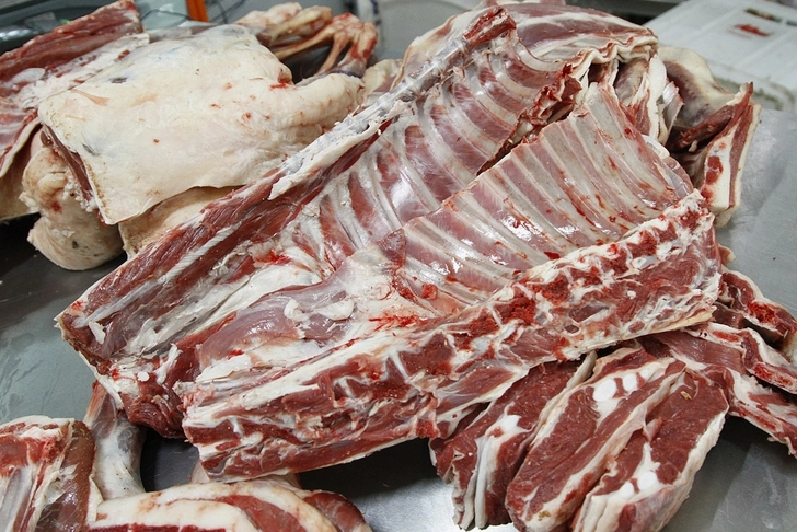 В Баку осуществляется продажа мяса неизвестного происхождения – ВИДЕО