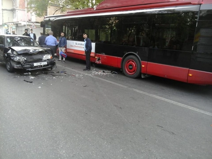 В Баку произошла цепная авария с участием Bakubus – ФОТО