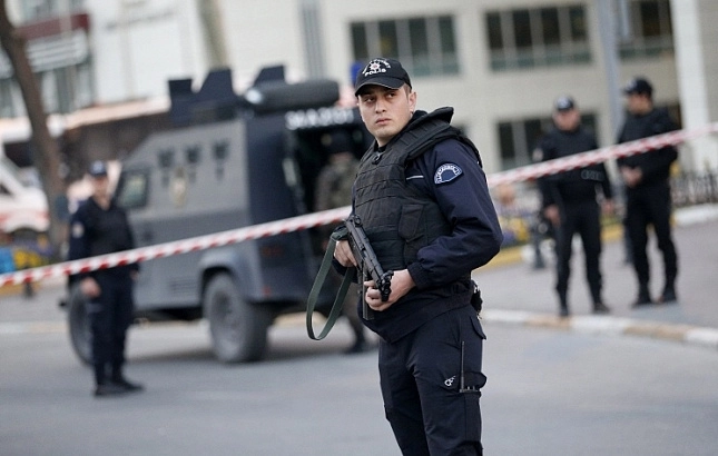 В Стамбуле беглый заключенный ранил ножом 9 прохожих