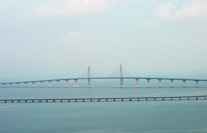 Самый длинный в мире морской мост открыли в Китае – ВИДЕО