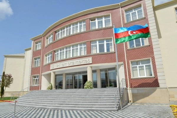 В Азербайджане изменены правила приема на работу директоров школ