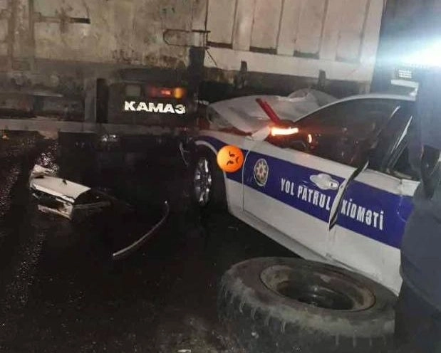 В Баку грузовик врезался в автомобиль дорожной полиции   – ВИДЕО + ОБНОВЛЕНО
