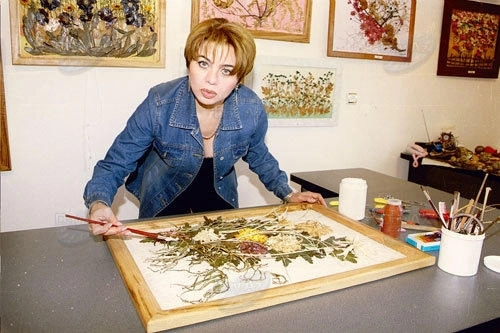 Заслуженная артистка Азербайджана выпустила книгу о флористике