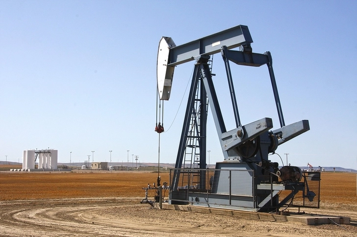 Нефть дешевеет на фоне антииранских санкций