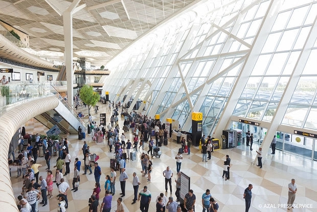 Бакинский аэропорт обслужил 3,8 миллиона пассажиров