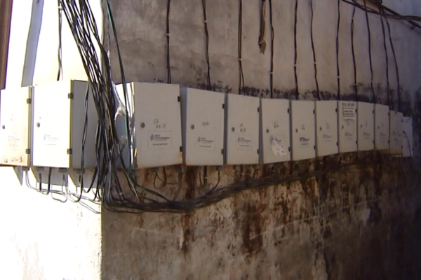 В Баку на стене частного дома установили 13 счетчиков – ВИДЕО