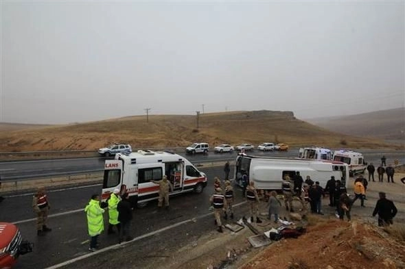 В Турции перевернулся автобус с покойником: 7 человек погибли – ВИДЕО
